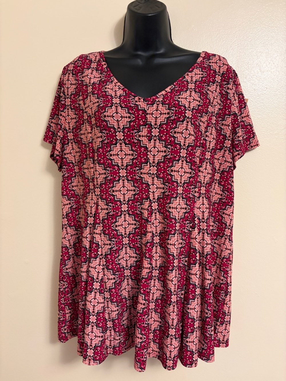 Roz & Ali Pink Geo-Print V-Neck Short Sleeve Top